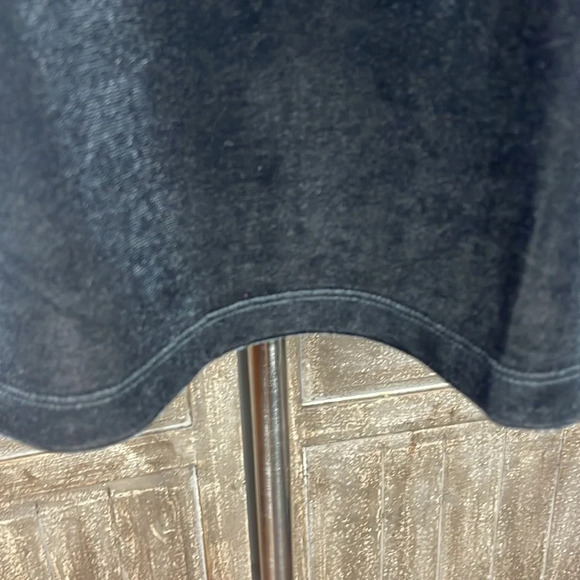 TOP
Embellished Bow Cozy Velour Top Sz L - Picture 5 of 12